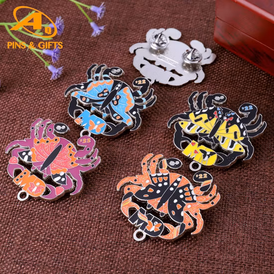Fabricante mayorista Logotipo de metal personalizado Broche de latón artesanal para vestido Recuerdo Insignia de policía Esmalte dorado Dibujos animados Anime Sombrero Pasadores de solapa para regalos de promoción
